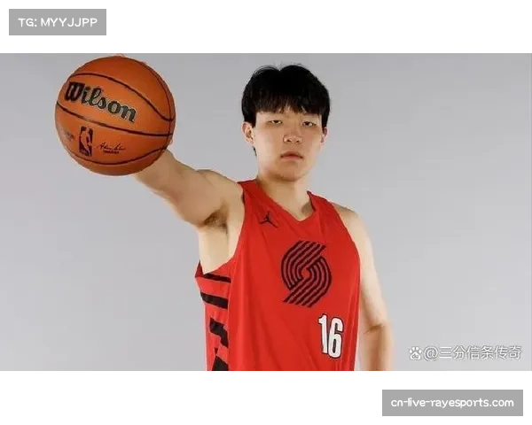 文班亚马12中10轰31+13，末节伤退面露沮丧