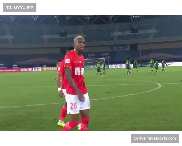 VAR再次成为焦点:本轮三次点球改判引发对执法尺度统一的讨论 VAR再次成为焦点:本轮三次点球改判引发对执法尺度统一的讨论